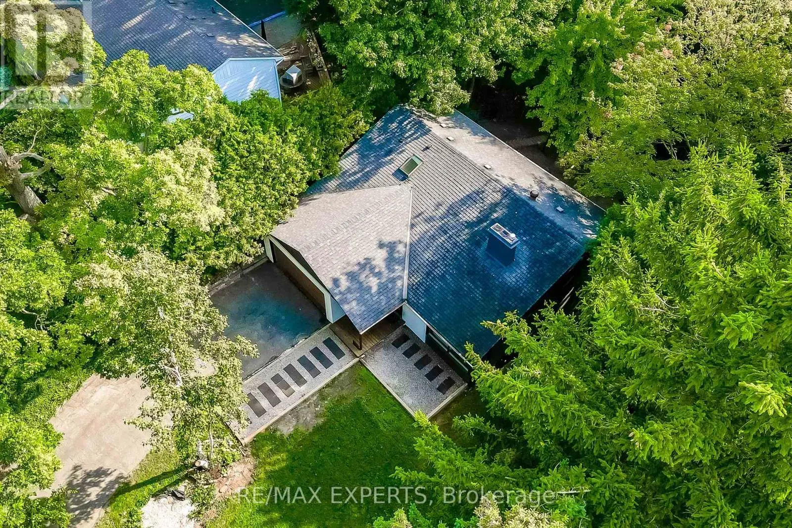 1135 GREENOAKS DRIVE