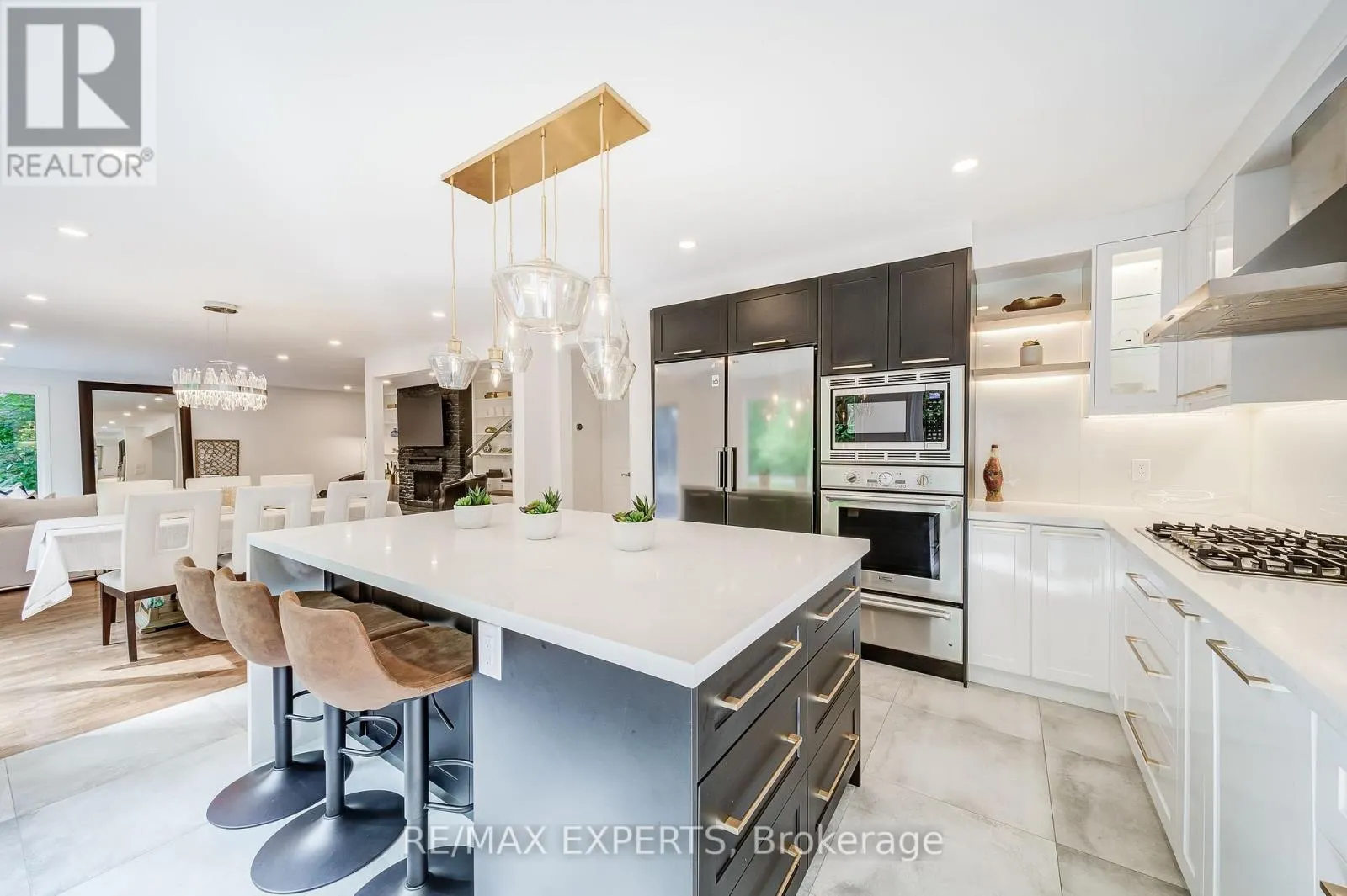 1135 GREENOAKS DRIVE