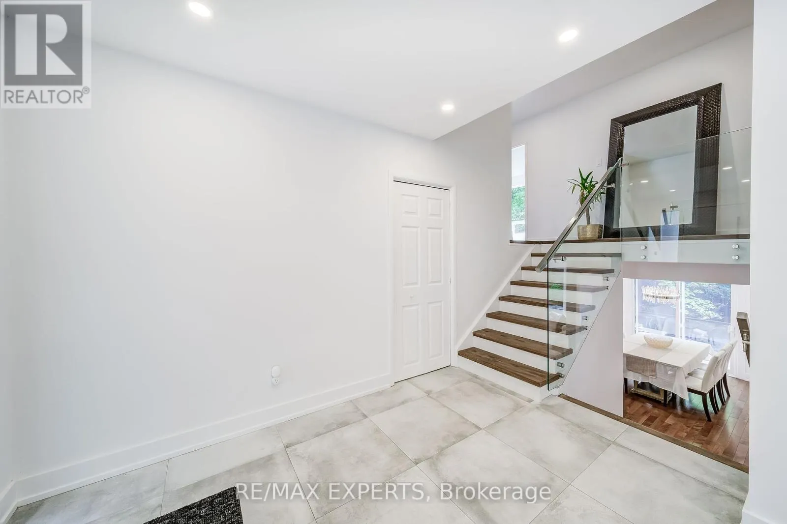 1135 GREENOAKS DRIVE