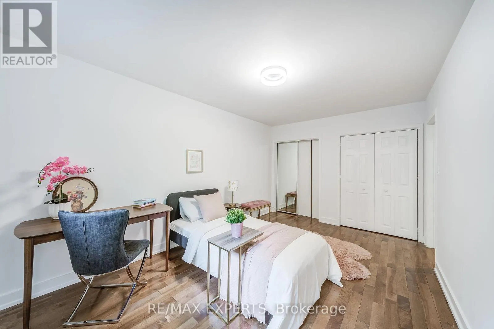 1135 GREENOAKS DRIVE