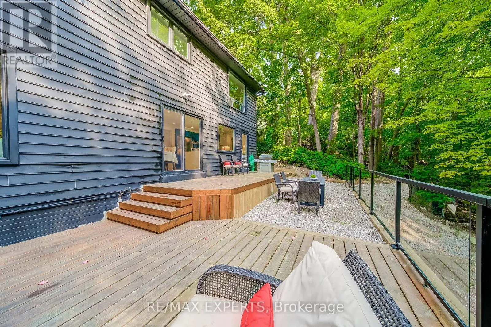 1135 GREENOAKS DRIVE