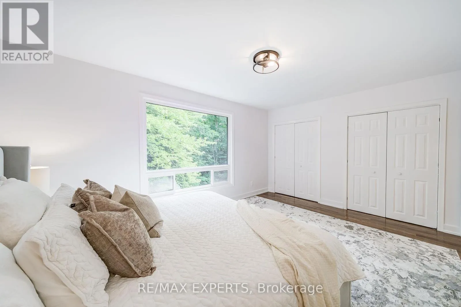 1135 GREENOAKS DRIVE