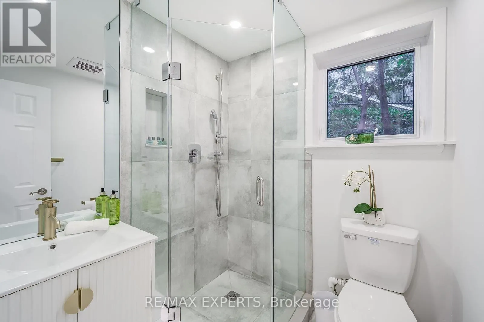 1135 GREENOAKS DRIVE