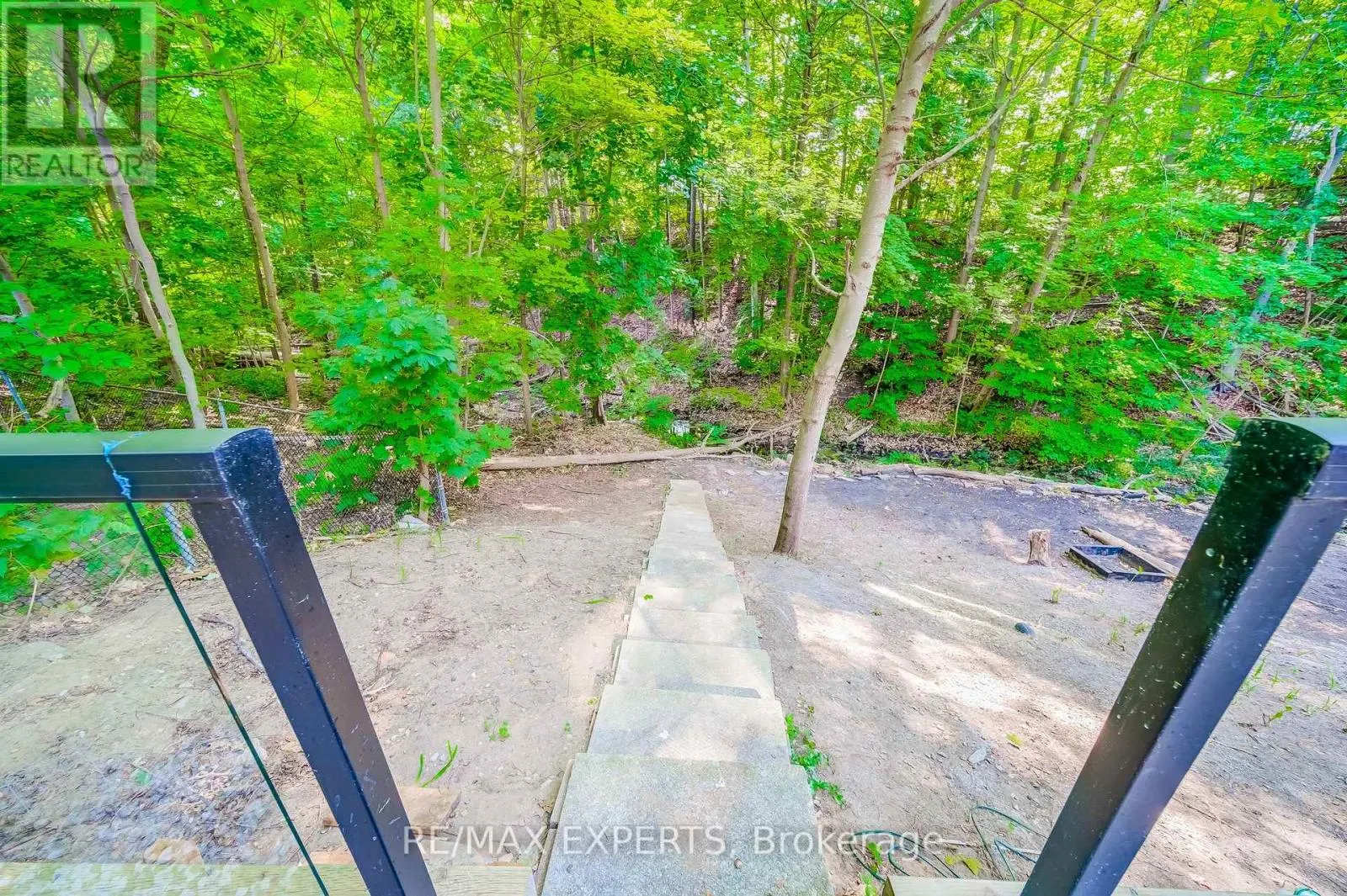 1135 GREENOAKS DRIVE