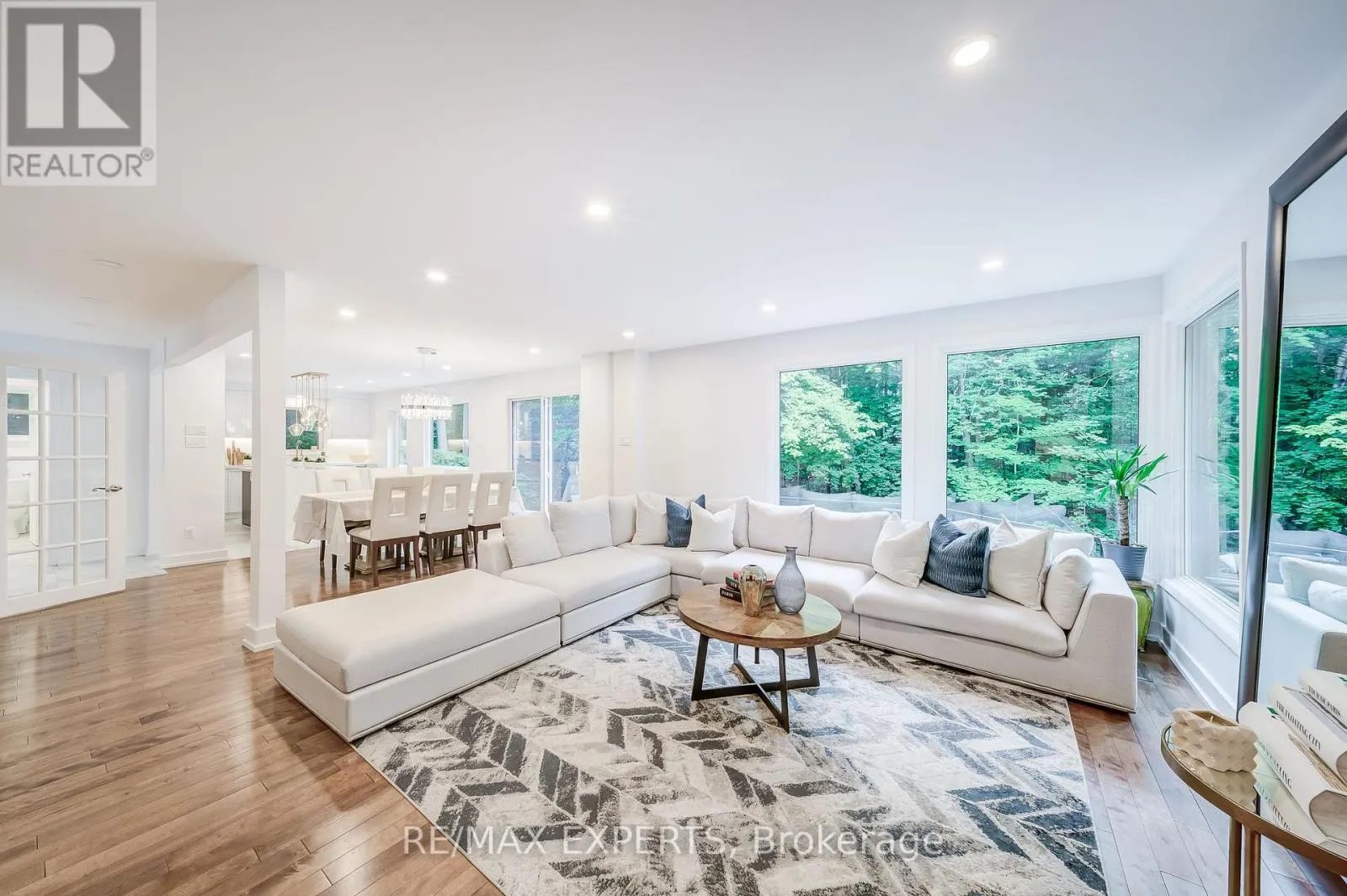 1135 GREENOAKS DRIVE