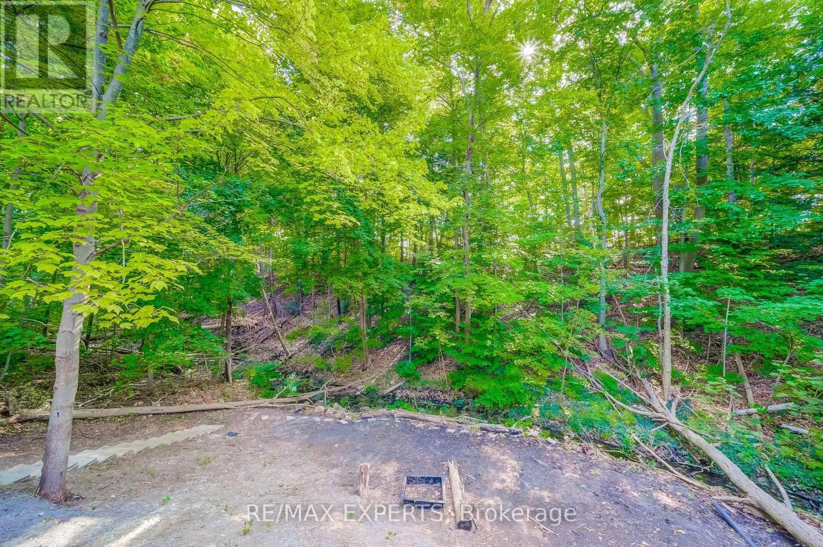1135 GREENOAKS DRIVE
