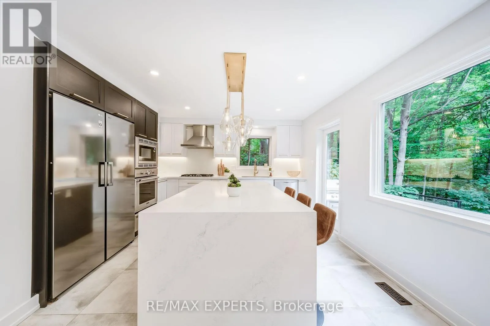 1135 GREENOAKS DRIVE