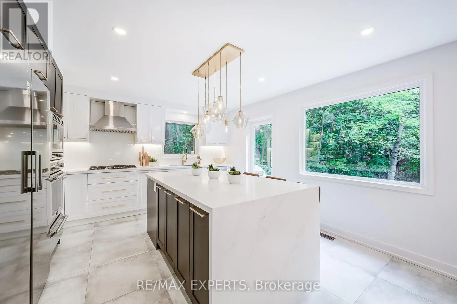 1135 GREENOAKS DRIVE