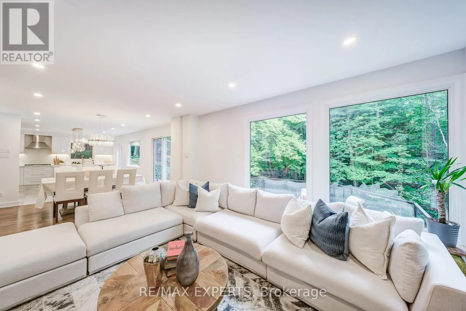 1135 GREENOAKS DRIVE