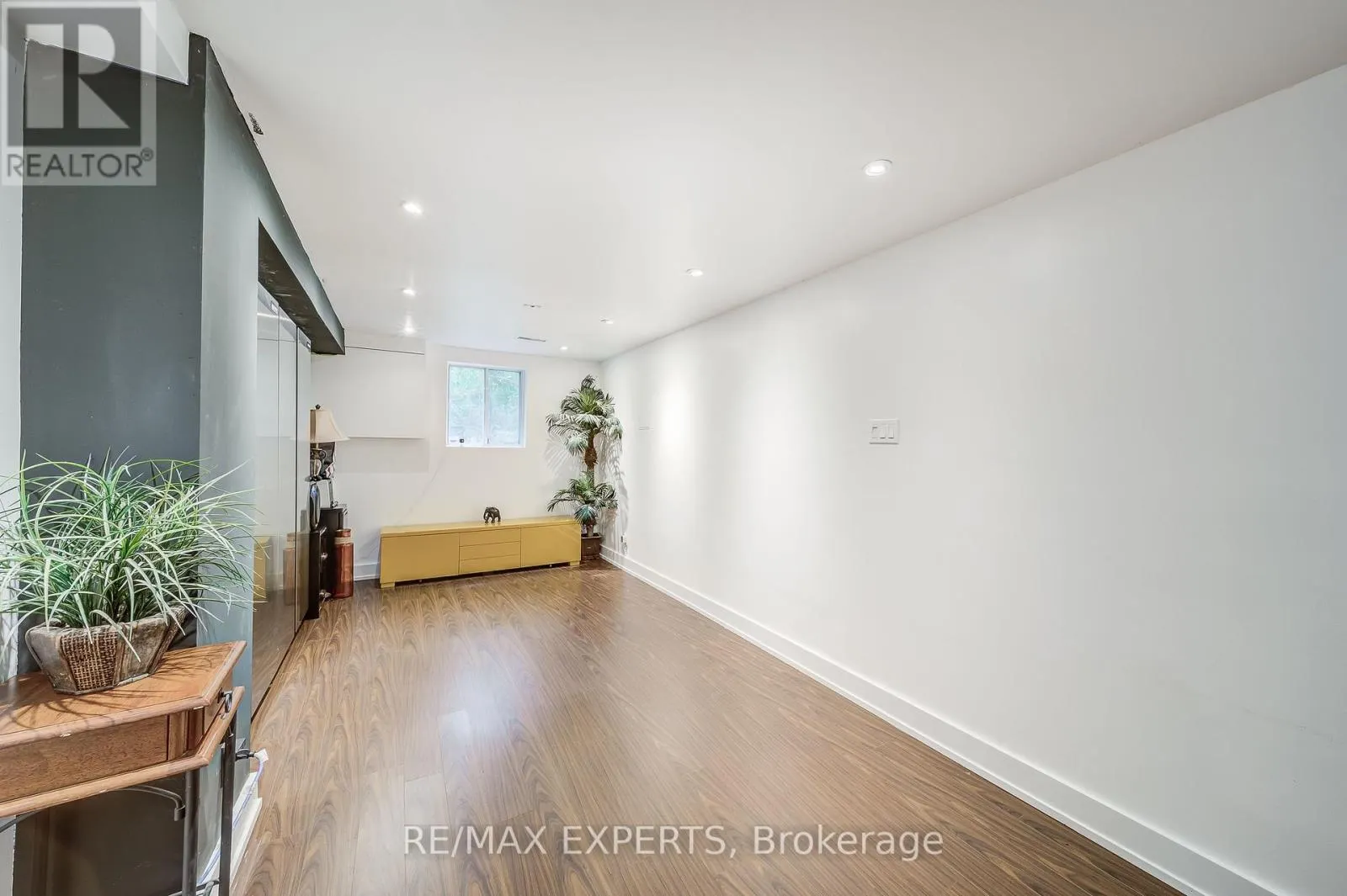 1135 GREENOAKS DRIVE