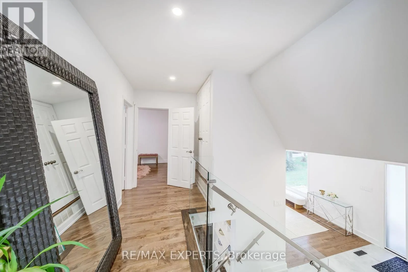 1135 GREENOAKS DRIVE