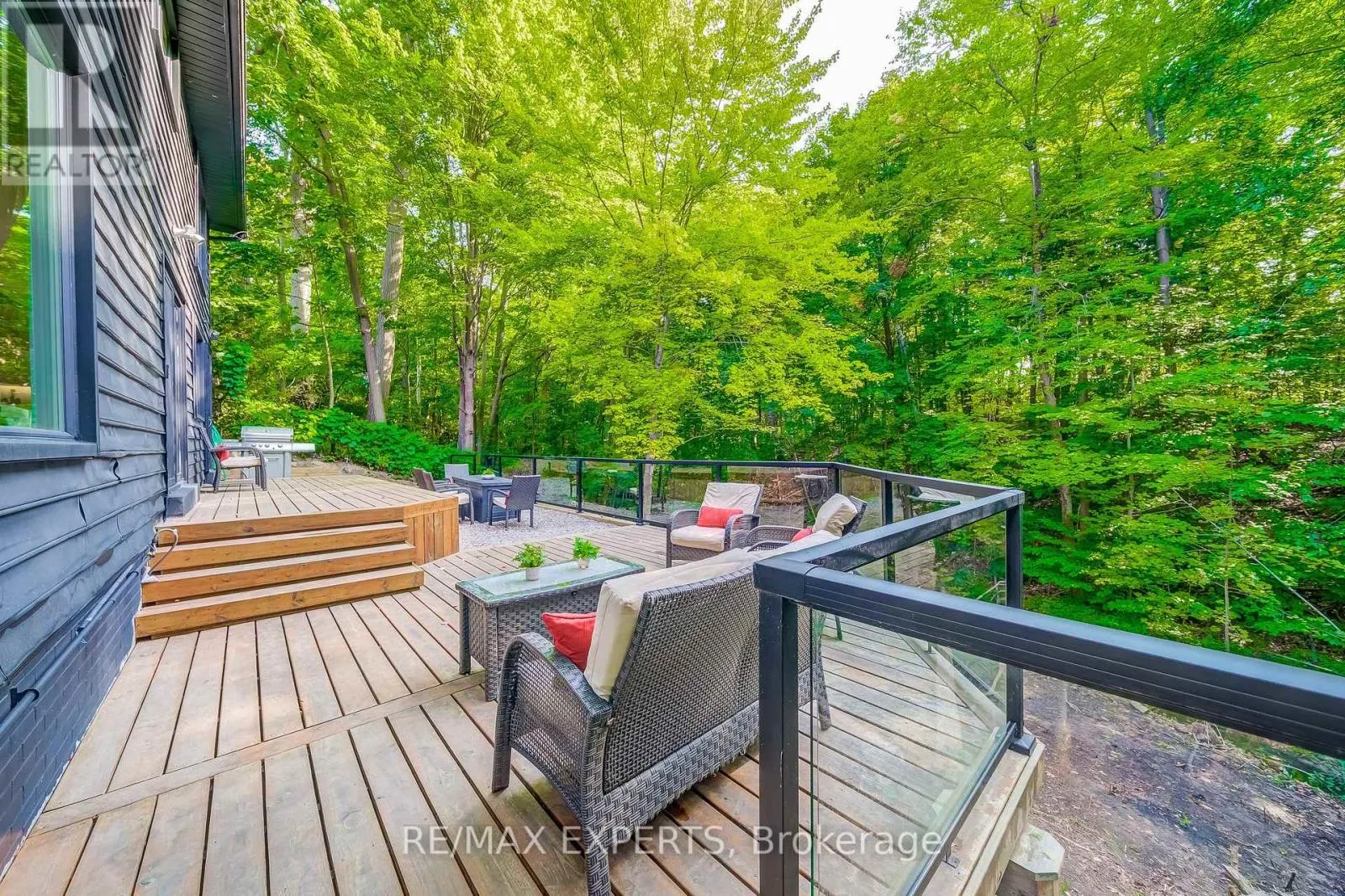 1135 GREENOAKS DRIVE