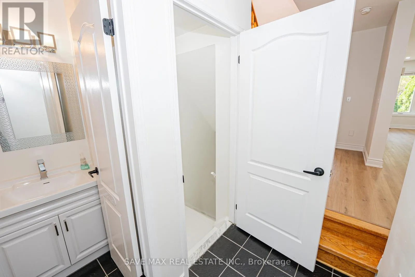 33 - 833 SCOLLARD COURT