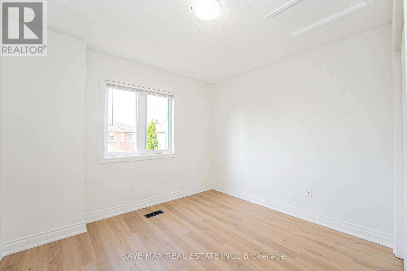 33 - 833 SCOLLARD COURT