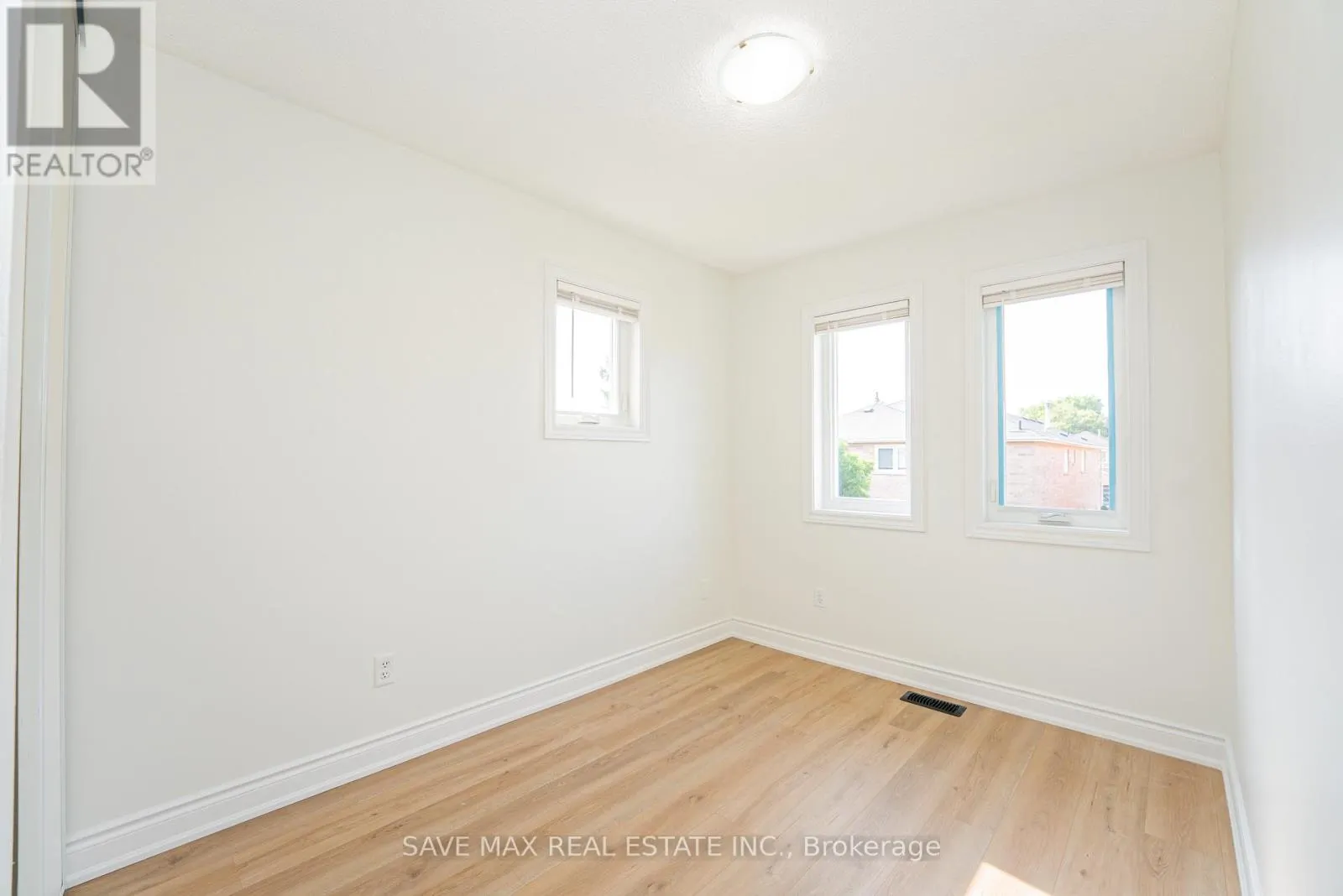 33 - 833 SCOLLARD COURT