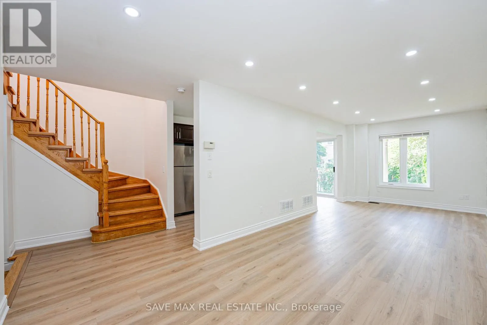 33 - 833 SCOLLARD COURT