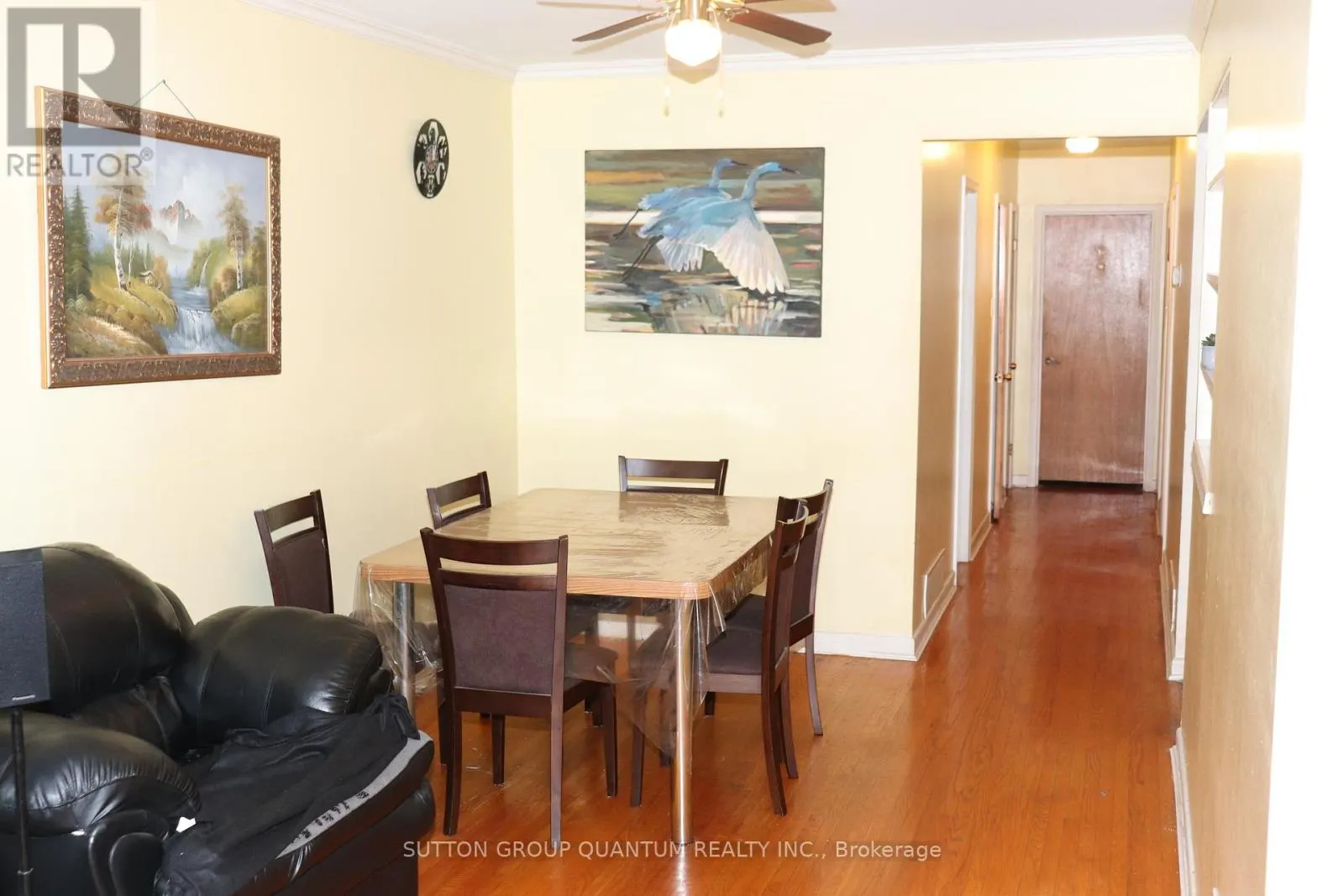 1575 SANDGATE CRESCENT