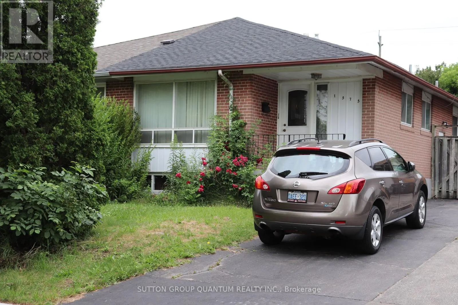 1575 SANDGATE CRESCENT
