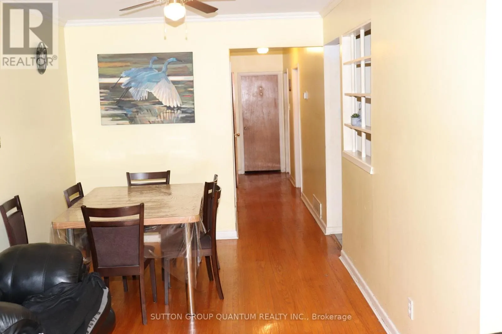 1575 SANDGATE CRESCENT