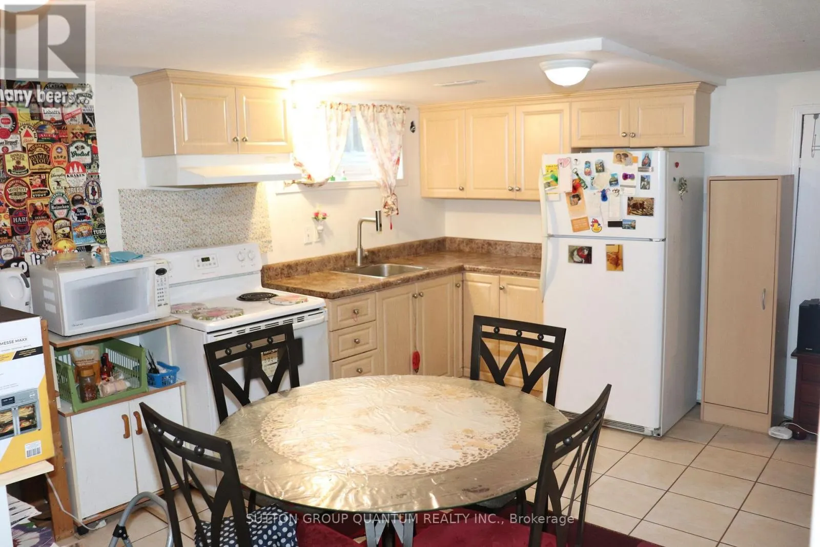 1575 SANDGATE CRESCENT