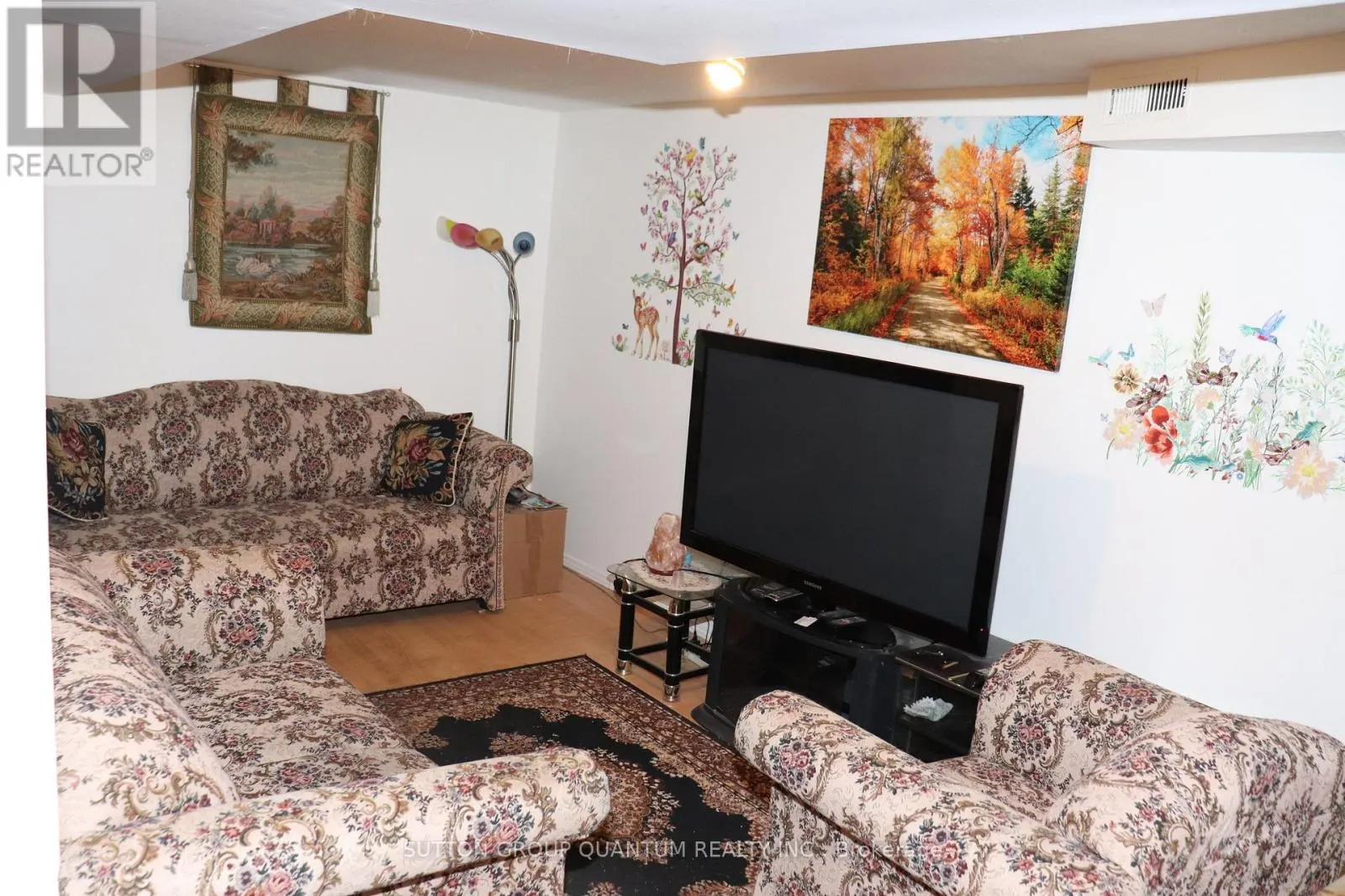 1575 SANDGATE CRESCENT