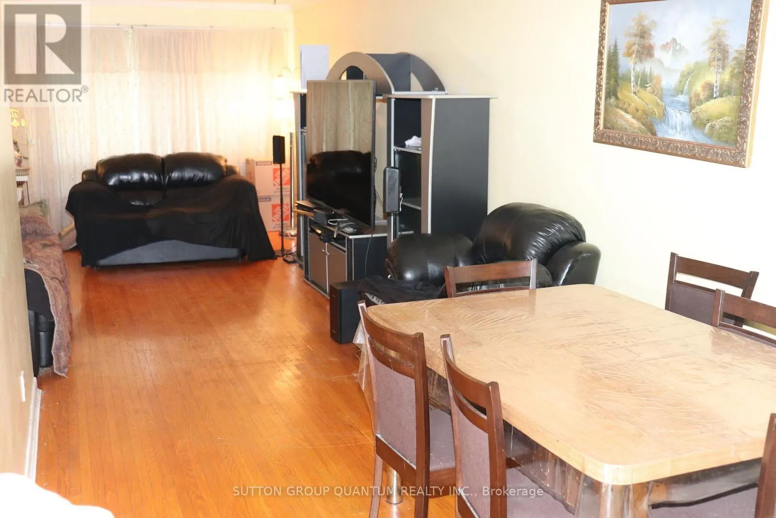 1575 SANDGATE CRESCENT