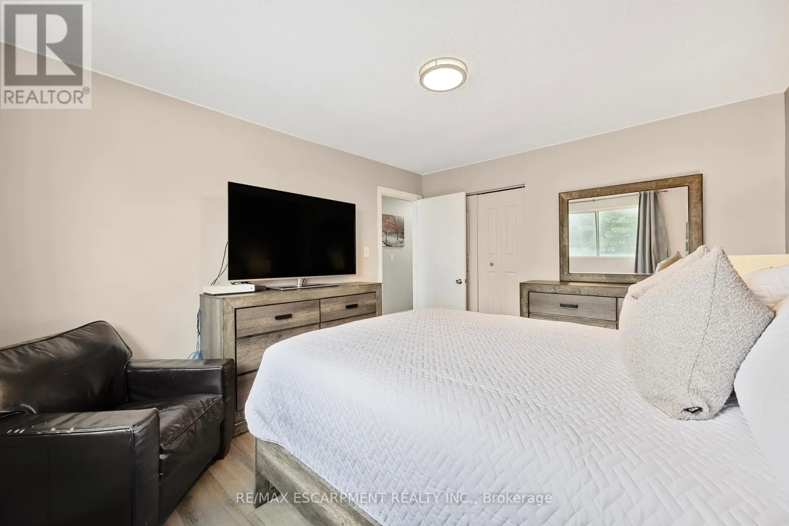 1196 DOWLAND CRESCENT