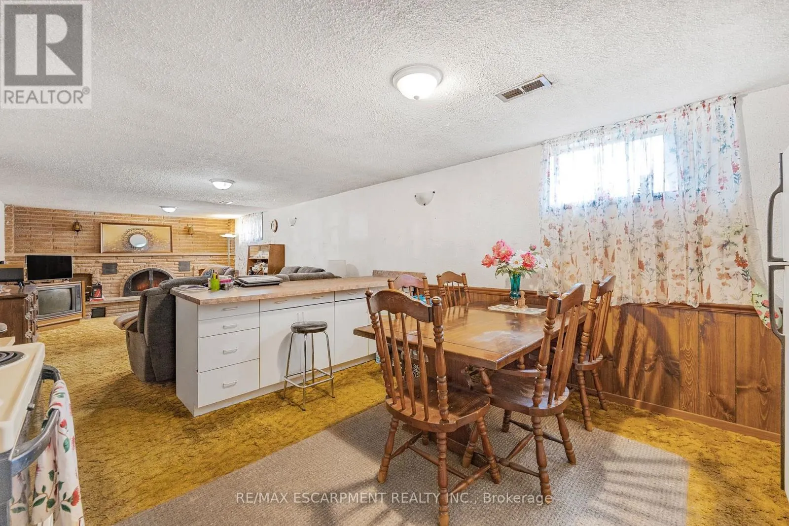 1196 DOWLAND CRESCENT