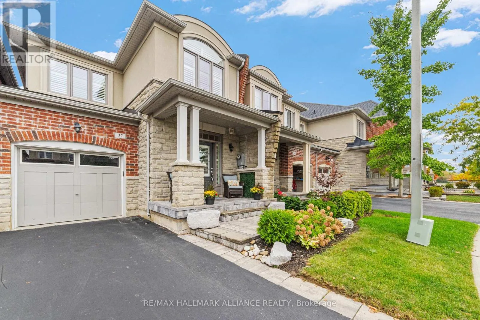 37 DIAMOND LEAF LANE