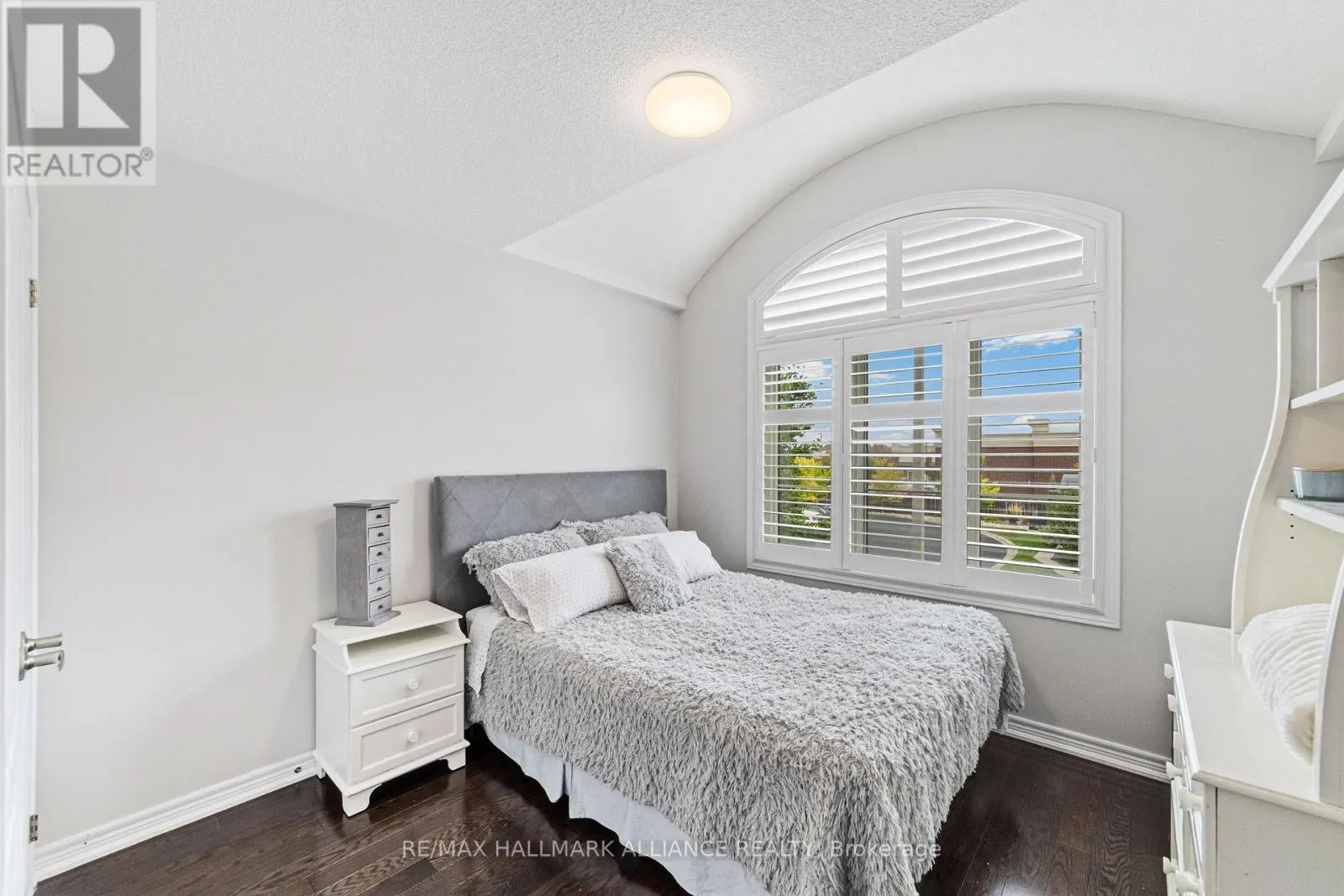 37 DIAMOND LEAF LANE