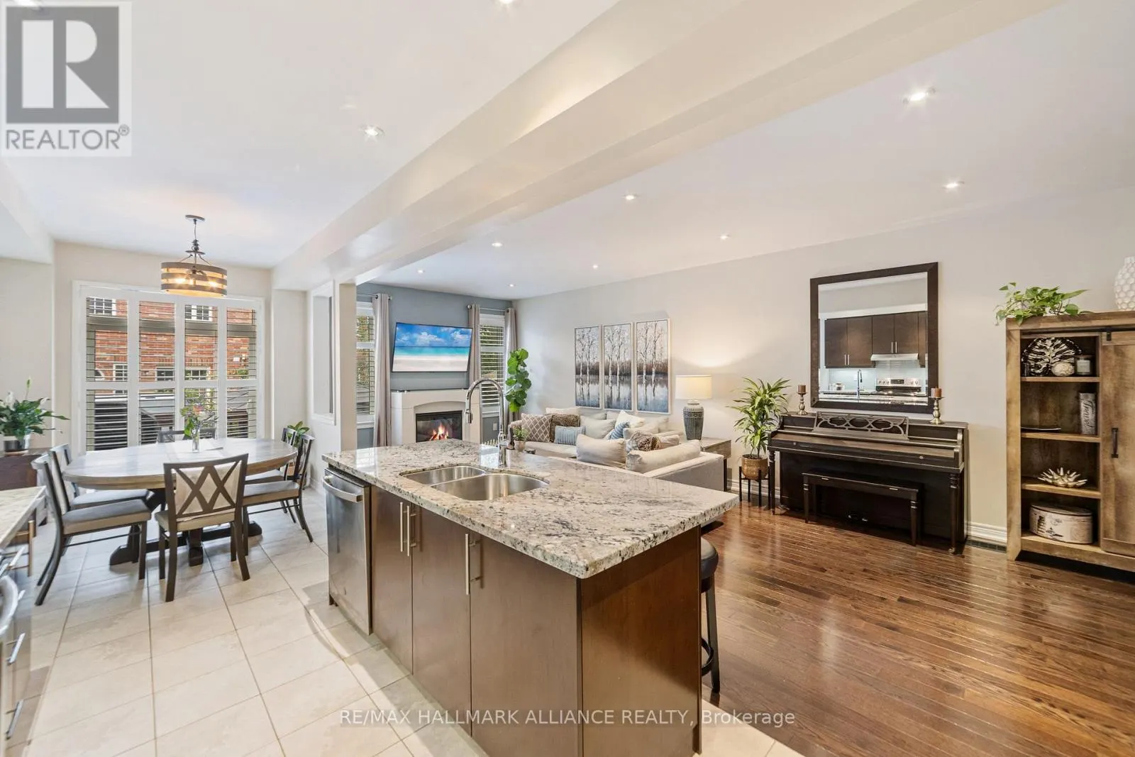 37 DIAMOND LEAF LANE