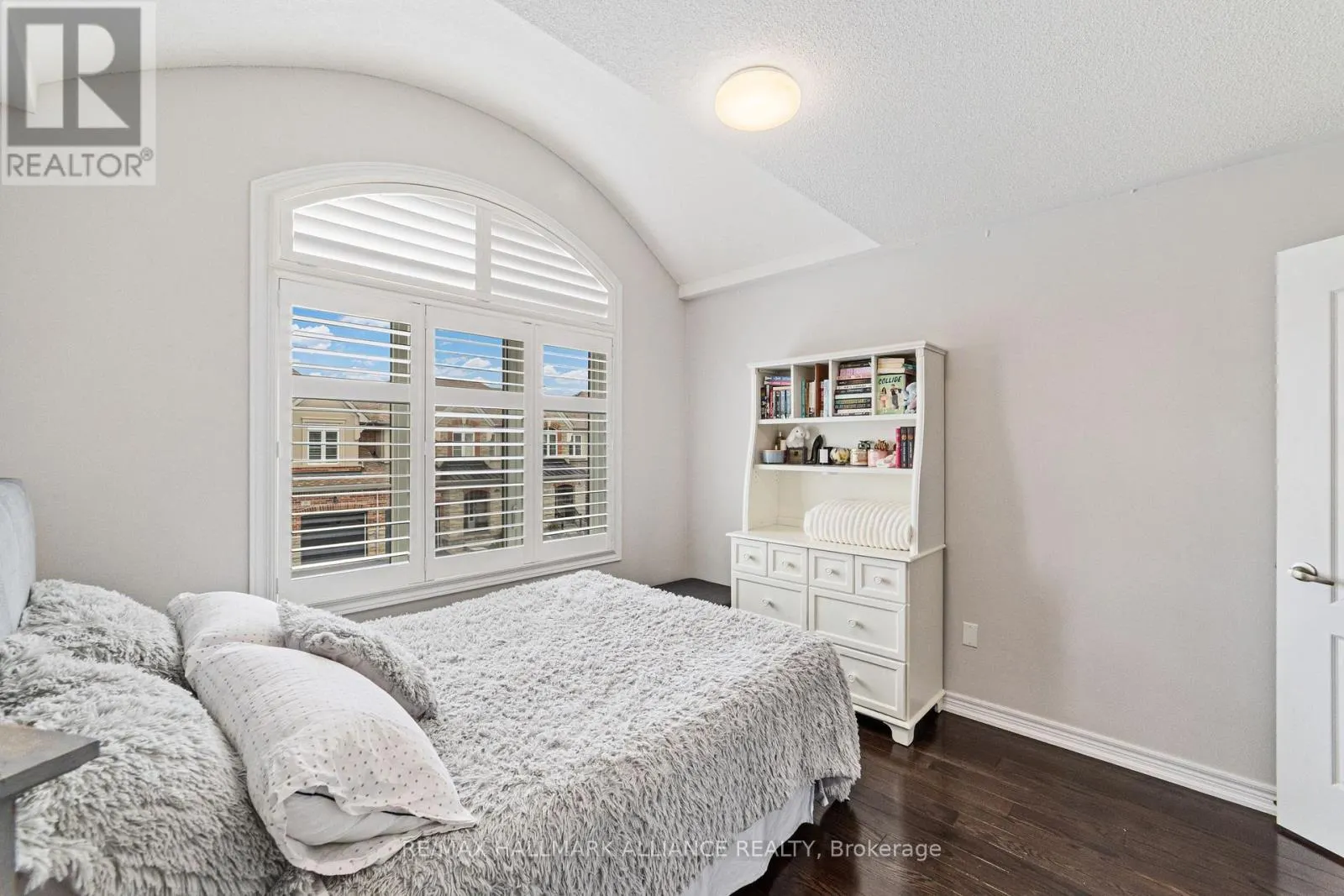 37 DIAMOND LEAF LANE