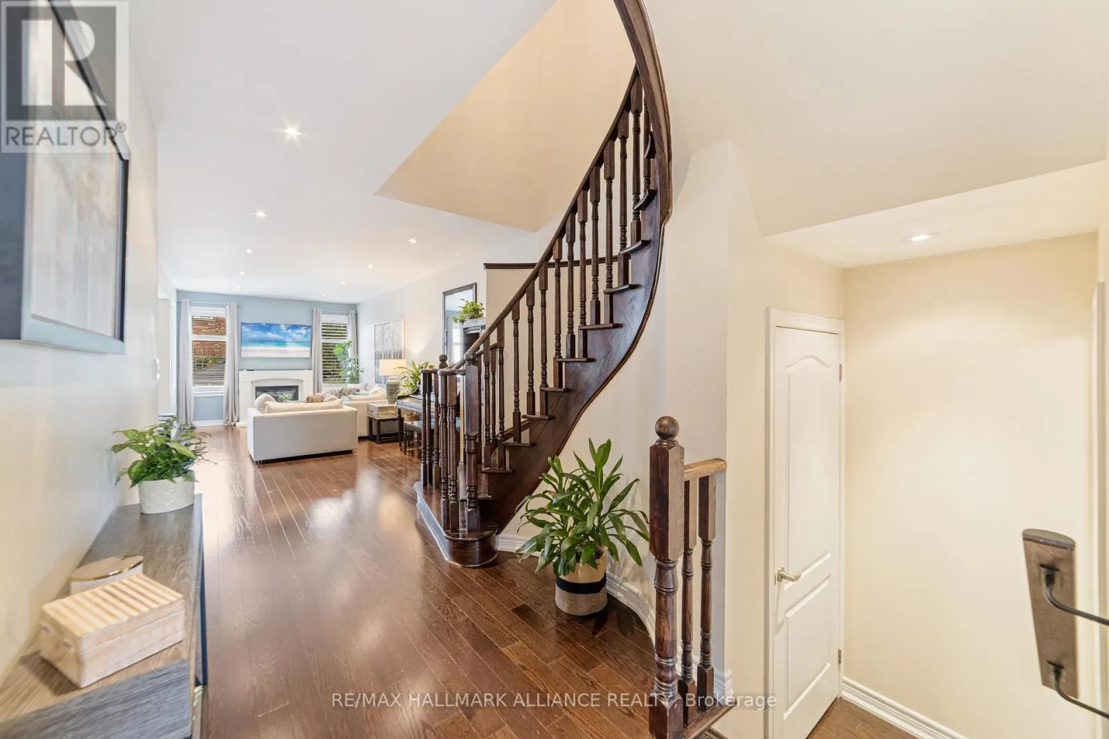 37 DIAMOND LEAF LANE