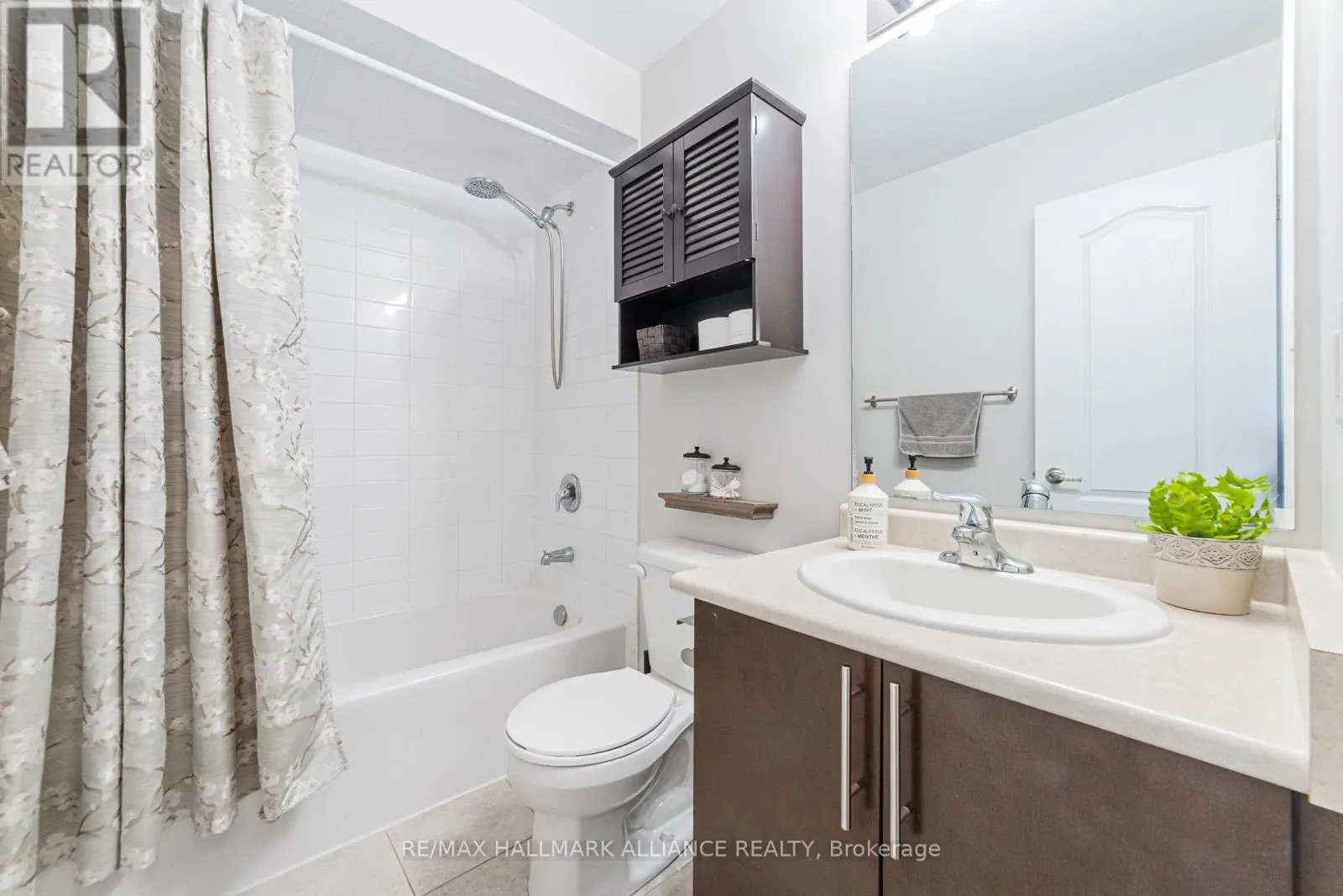 37 DIAMOND LEAF LANE