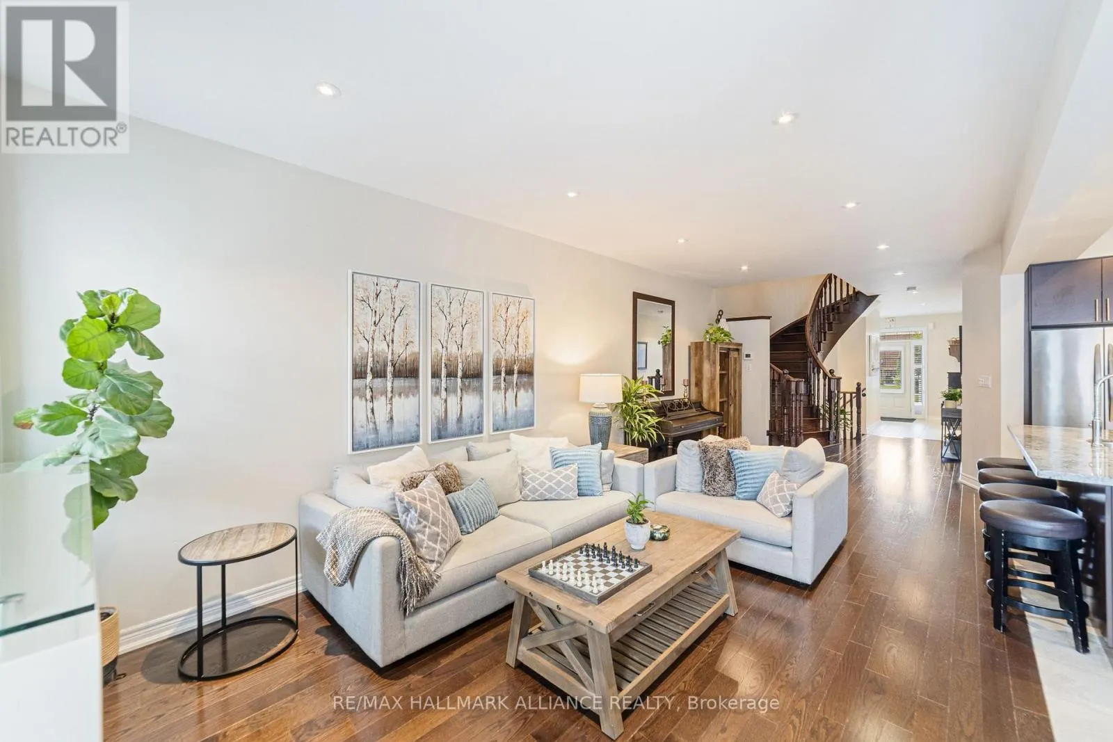 37 DIAMOND LEAF LANE