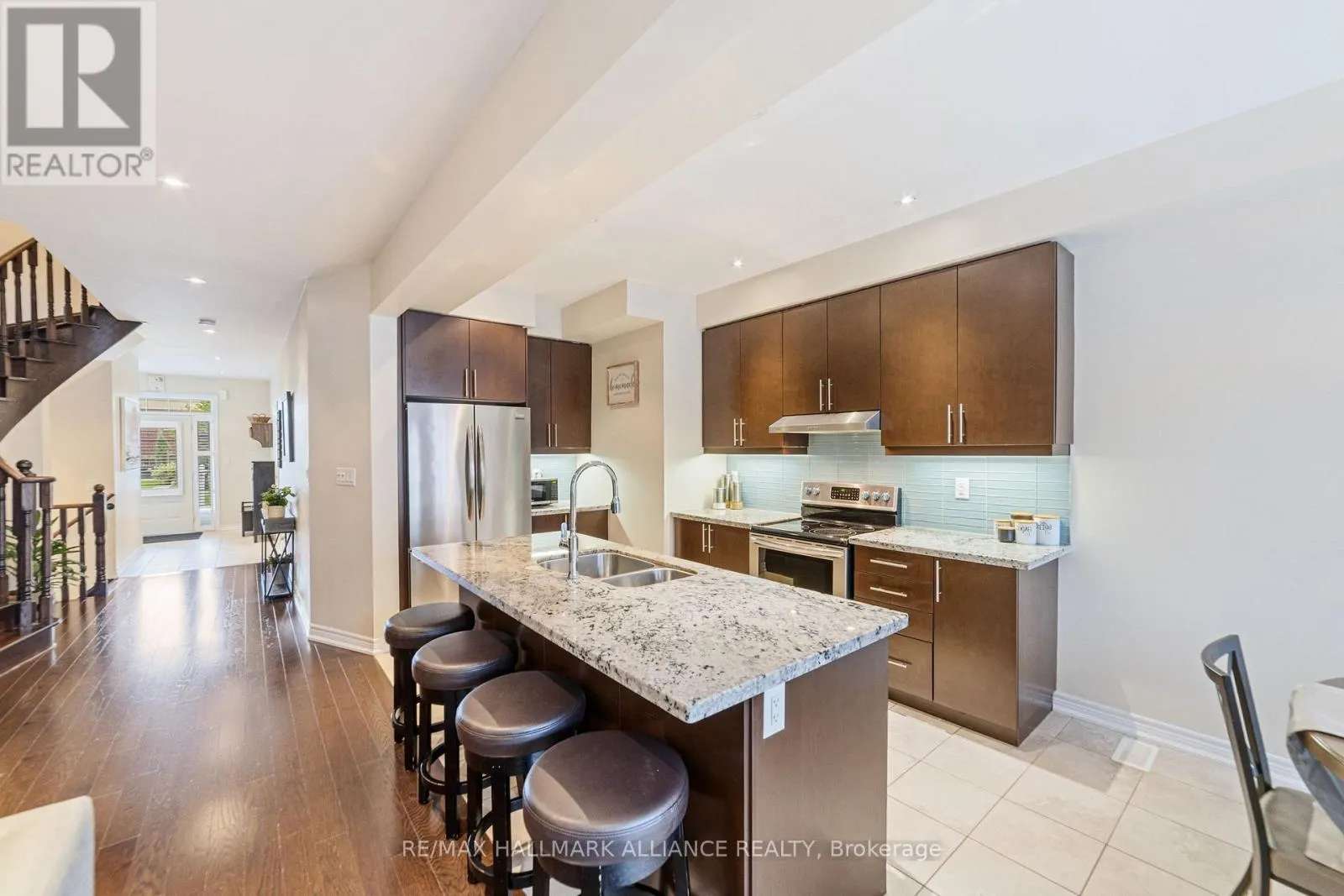 37 DIAMOND LEAF LANE