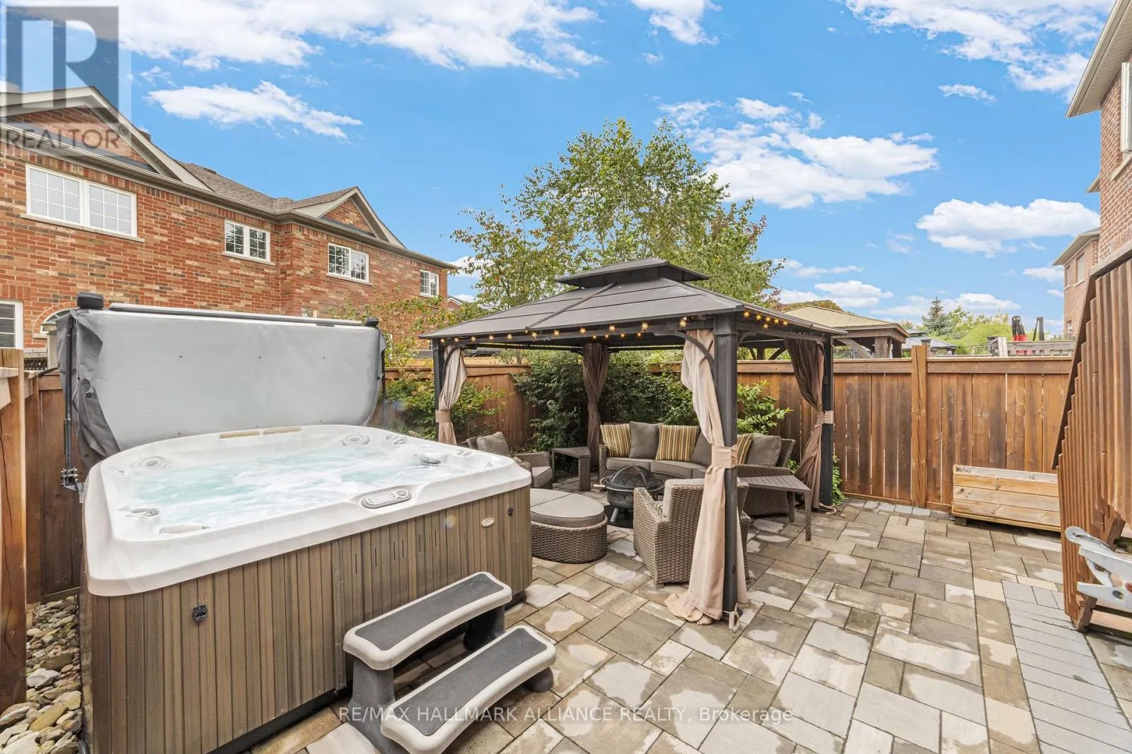 37 DIAMOND LEAF LANE