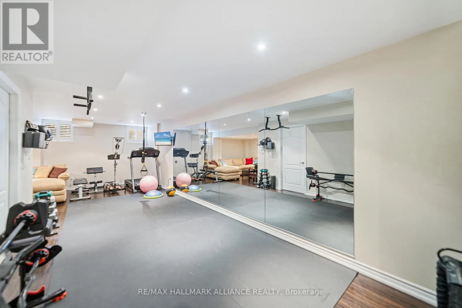 37 DIAMOND LEAF LANE