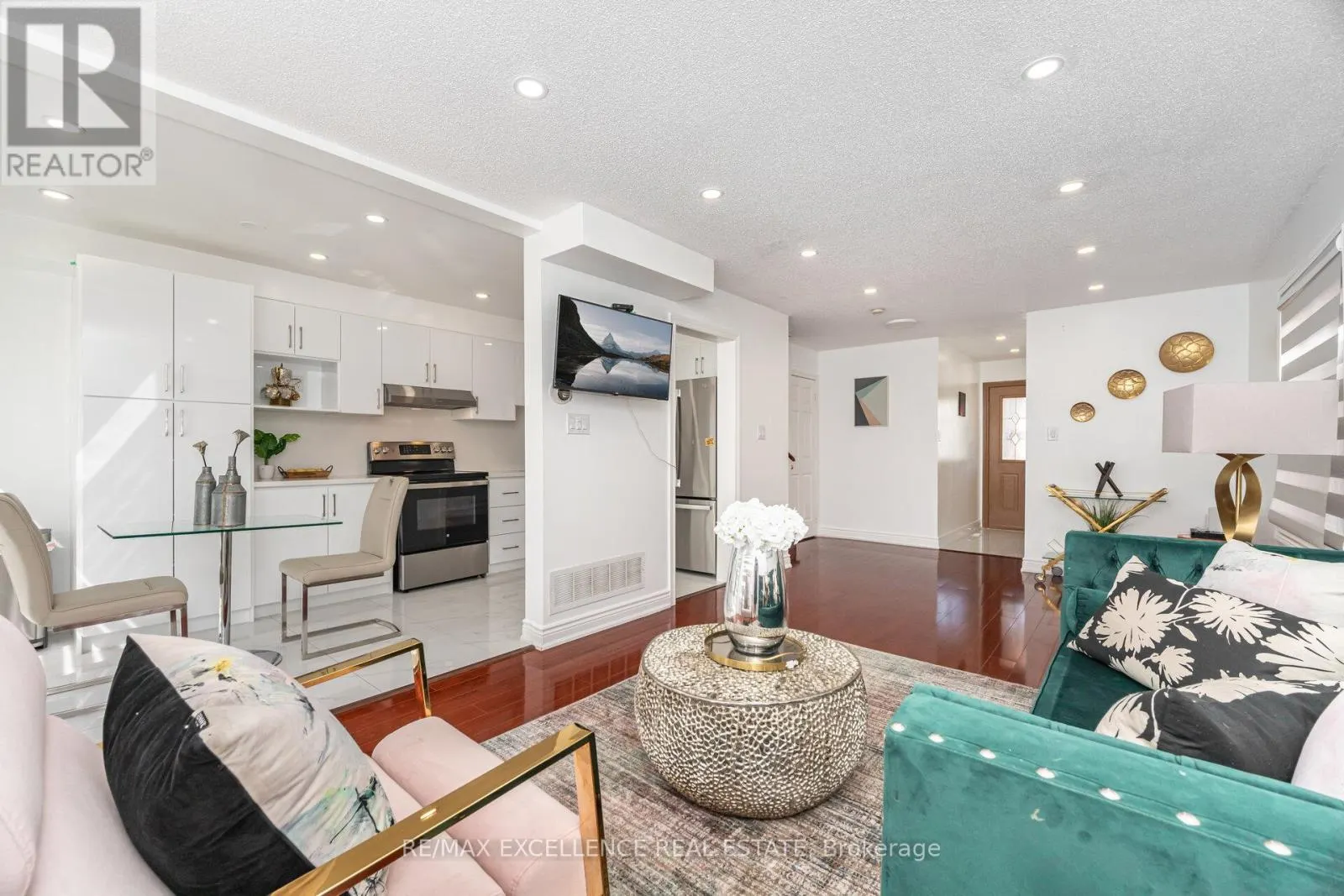 36 COPPERMILL DRIVE W