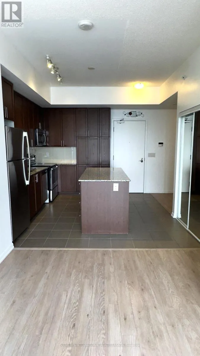802 - 830 LAWRENCE AVENUE W