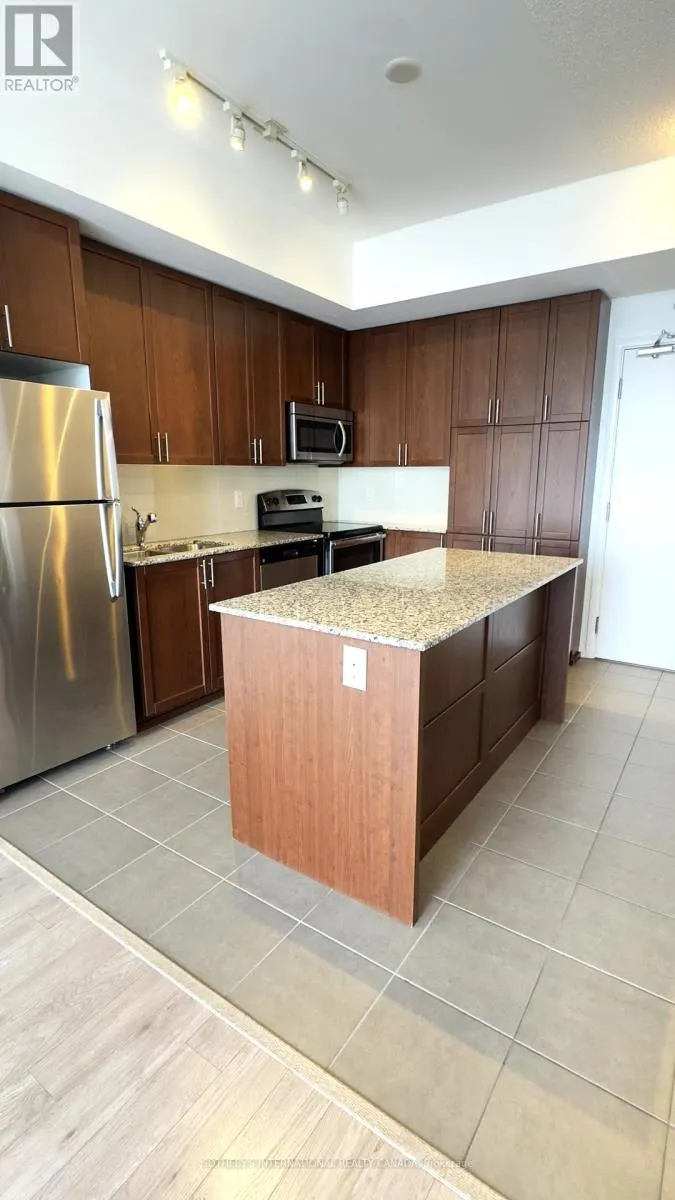 802 - 830 LAWRENCE AVENUE W