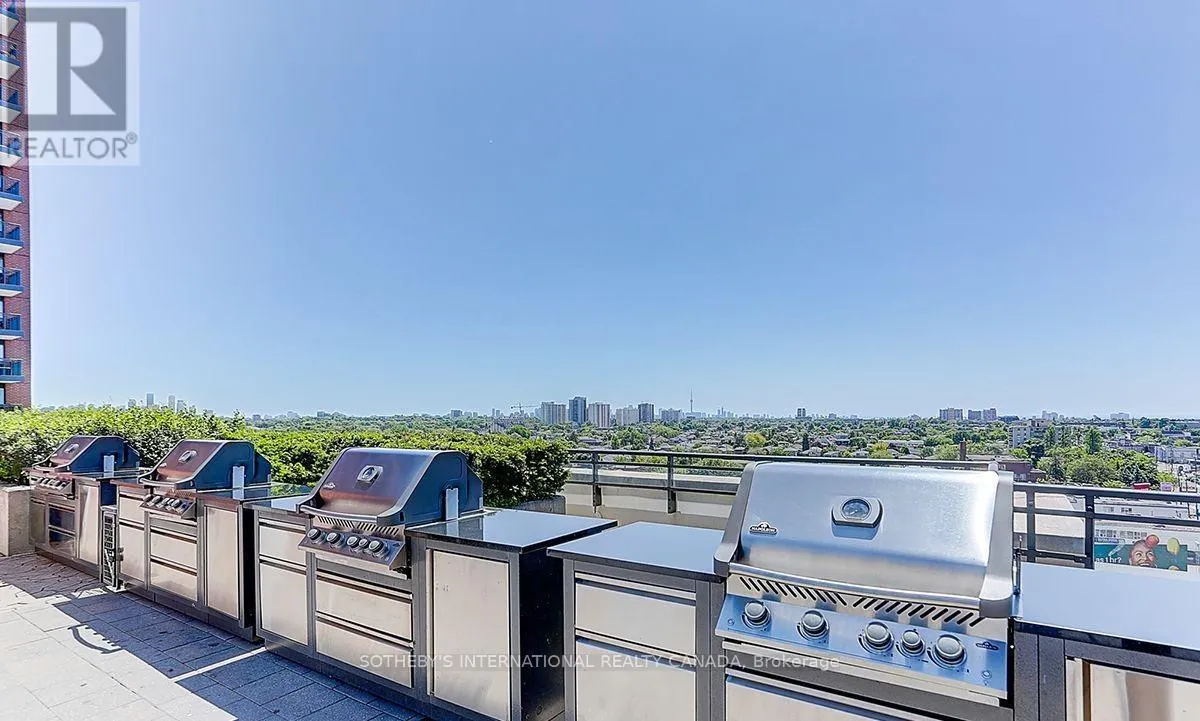 802 - 830 LAWRENCE AVENUE W