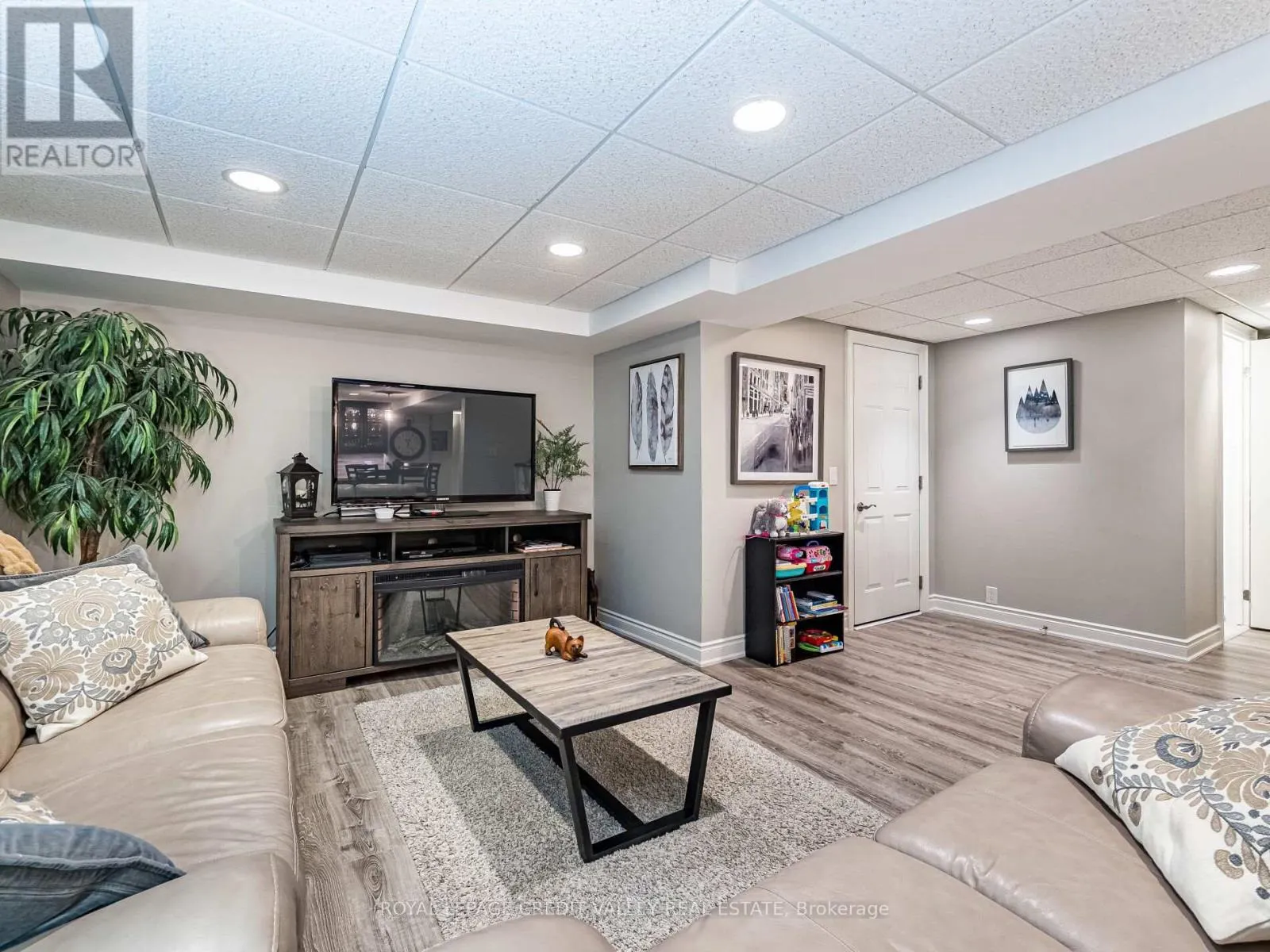 81 PINEBROOK CIRCLE
