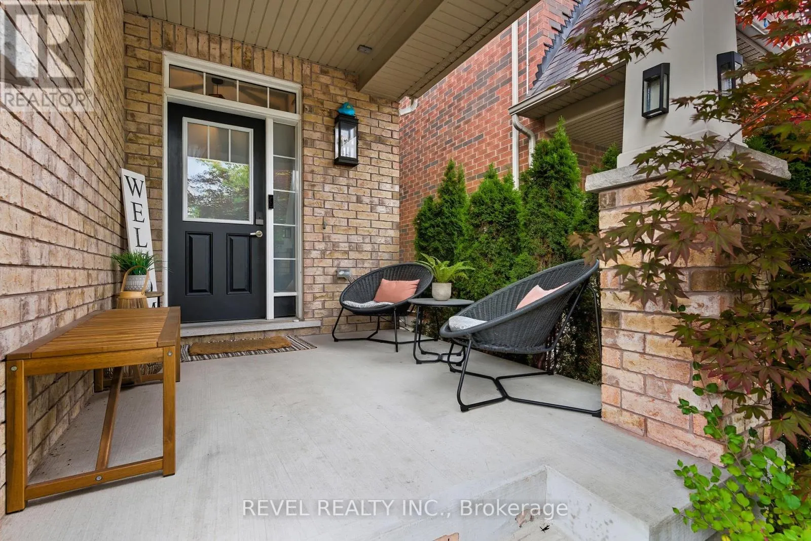 390 GOSFORD CRESCENT