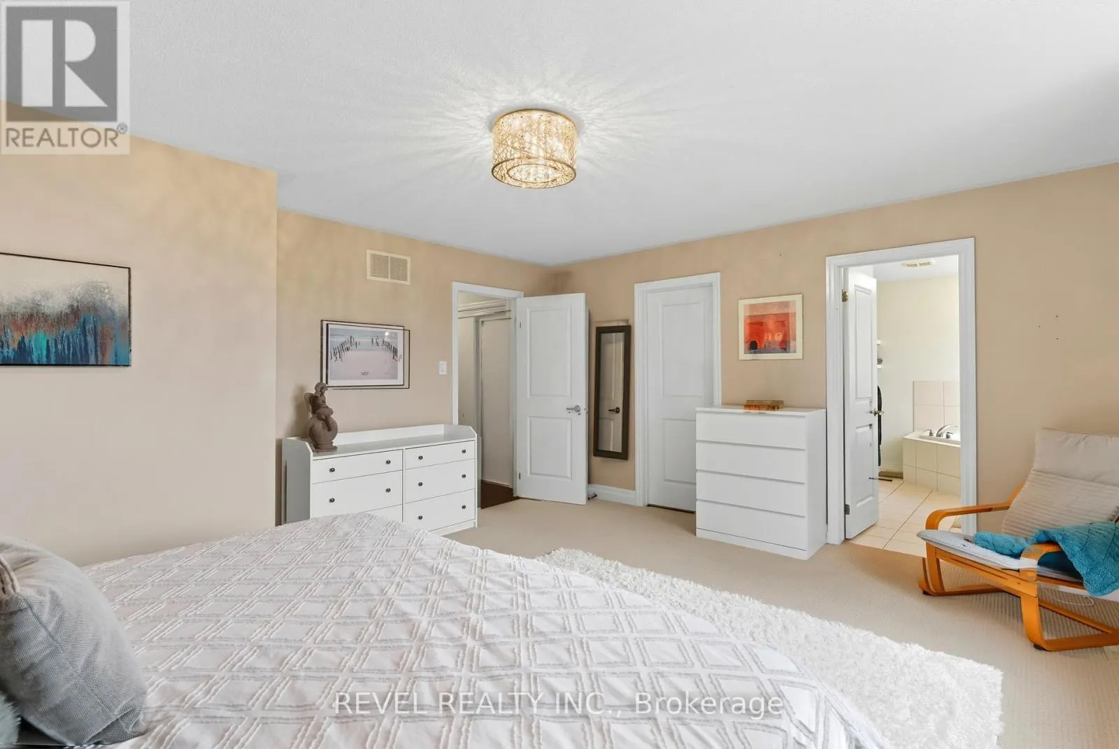 390 GOSFORD CRESCENT