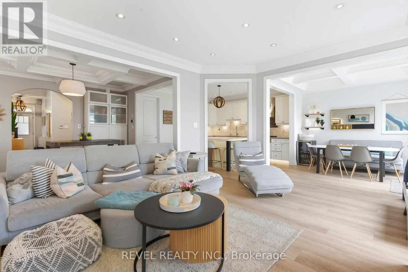 390 GOSFORD CRESCENT