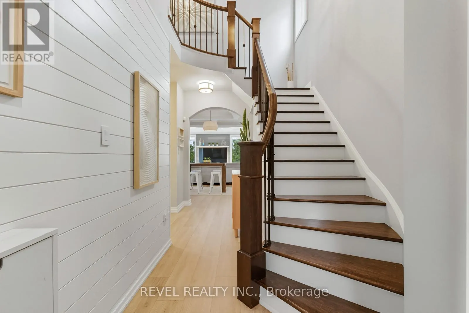 390 GOSFORD CRESCENT