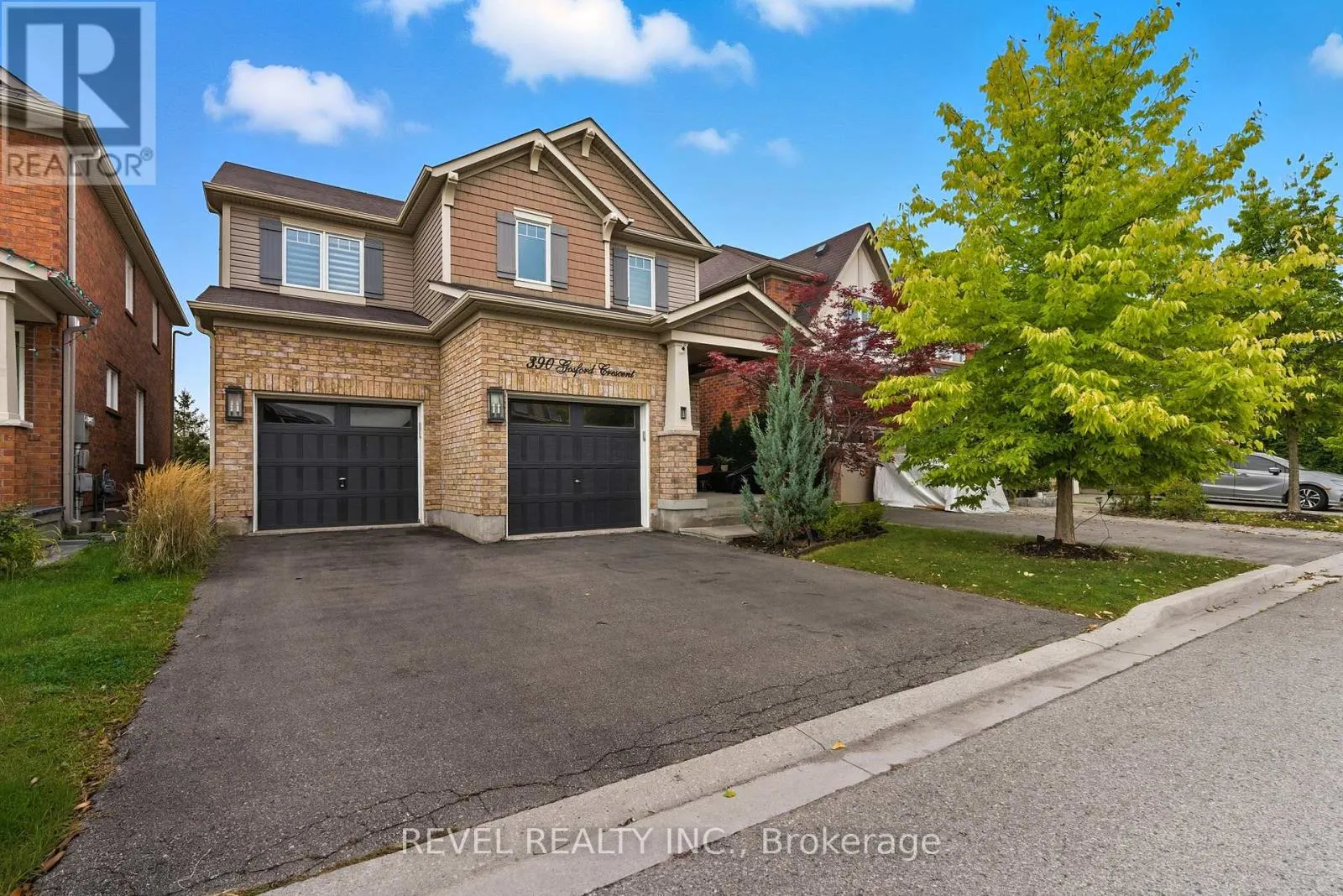 390 GOSFORD CRESCENT