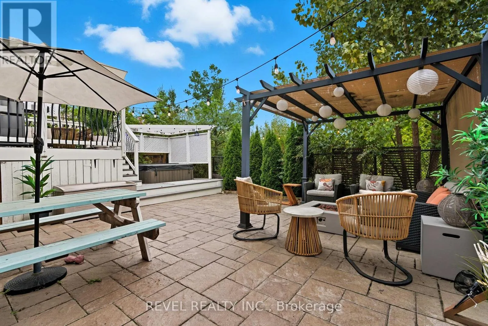 390 GOSFORD CRESCENT