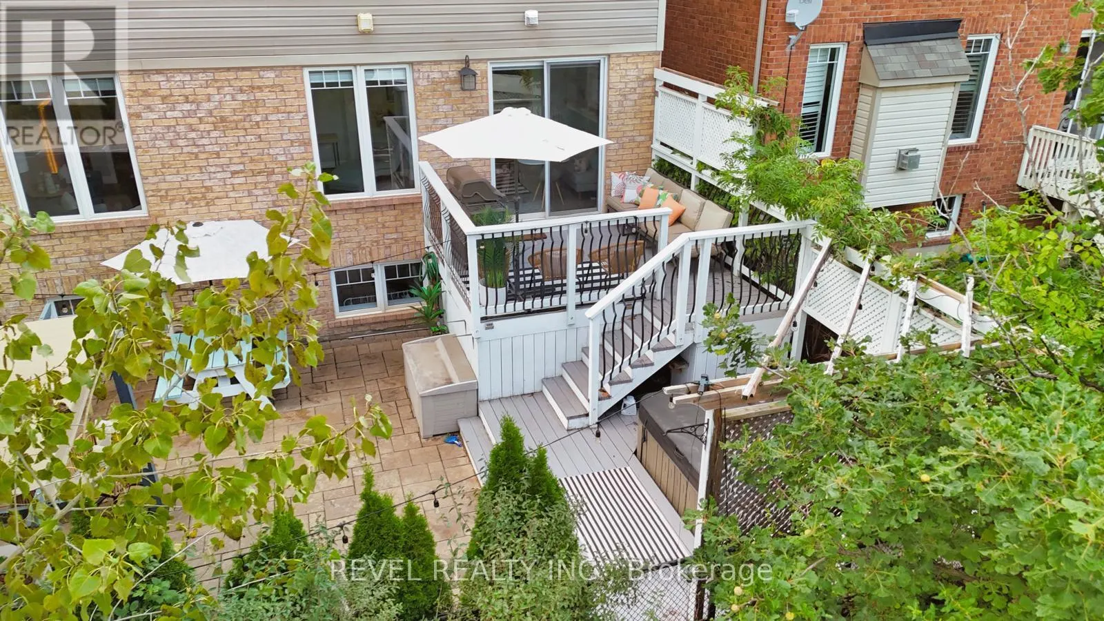 390 GOSFORD CRESCENT